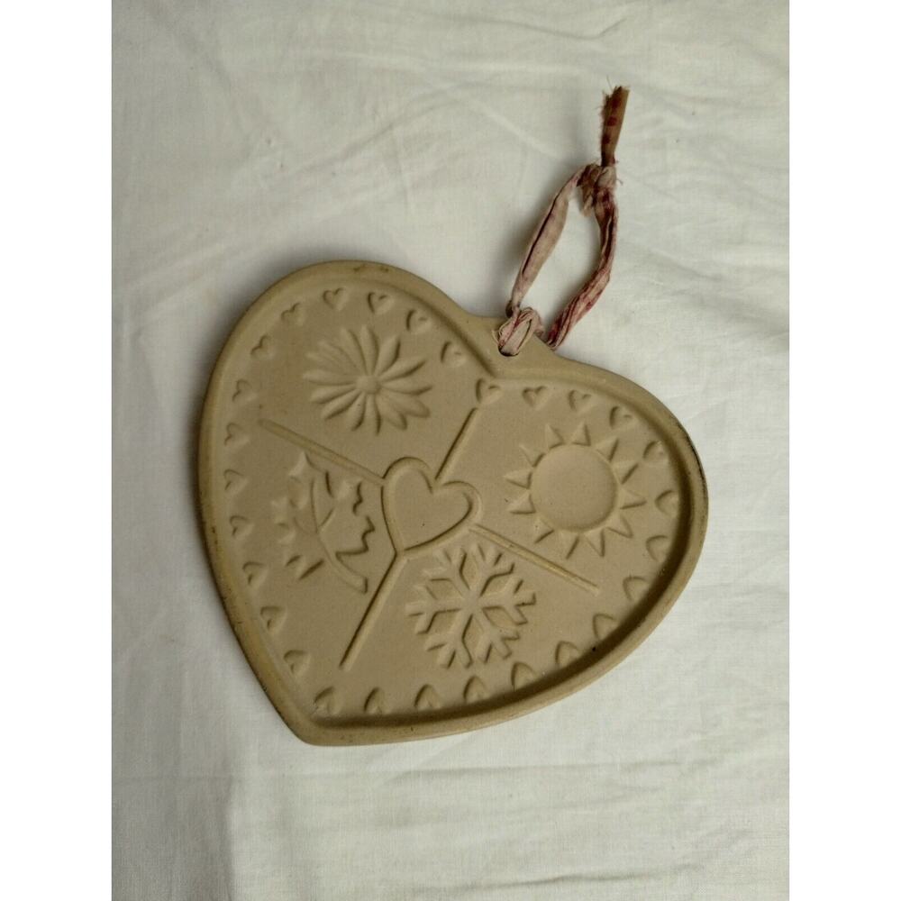 Vintage Pampered Chef Stoneware “Seasons of The Heart” Cookie Mold- 1997